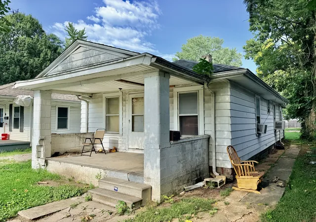 Photo 2 of Single family home for sale at 2180 S 17th Street, Springfield, IL 62703 | MLS# 12717167 | Listing updated on 2026-09-22