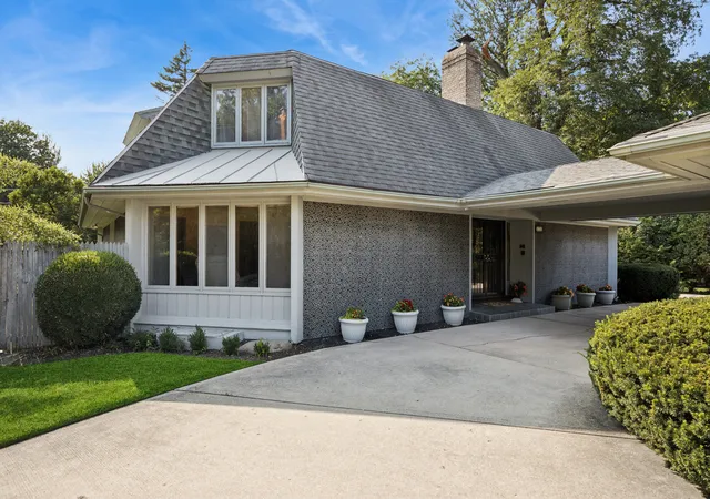 Photo 2 of Single family home for sale at 820 Ashland Ave, River Forest, IL 60305 | MLS# 12717438 | Listing updated on 2026-09-11