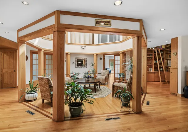 Photo 4 of Single family home for sale at 820 Ashland Ave, River Forest, IL 60305 | MLS# 12717438 | Listing updated on 2026-09-11