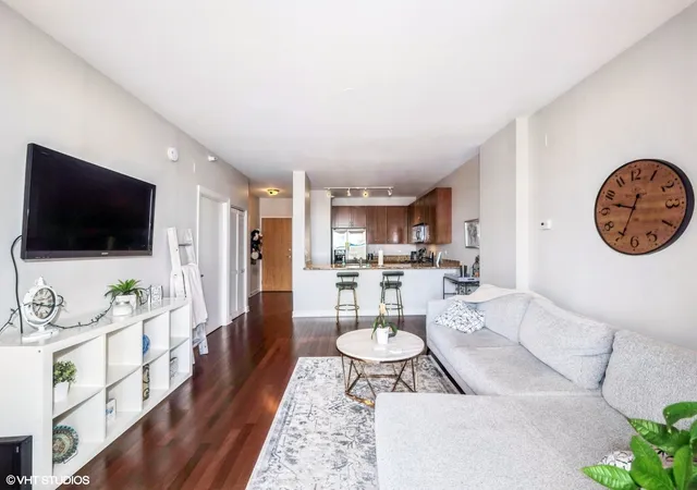 Listing Photo 5 - Condo for sale in building located at 451 W Huron St, Chicago, IL 60654 - Unit #1003