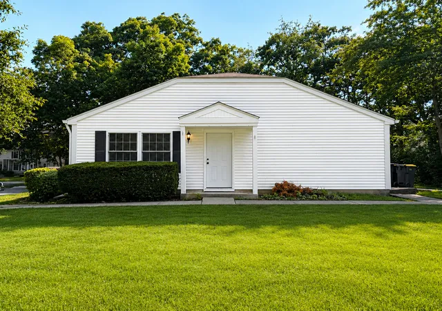 Townhouse for sale at 76 Bright Oaks Cir, Cary, IL 60013 | MLS# 12717929