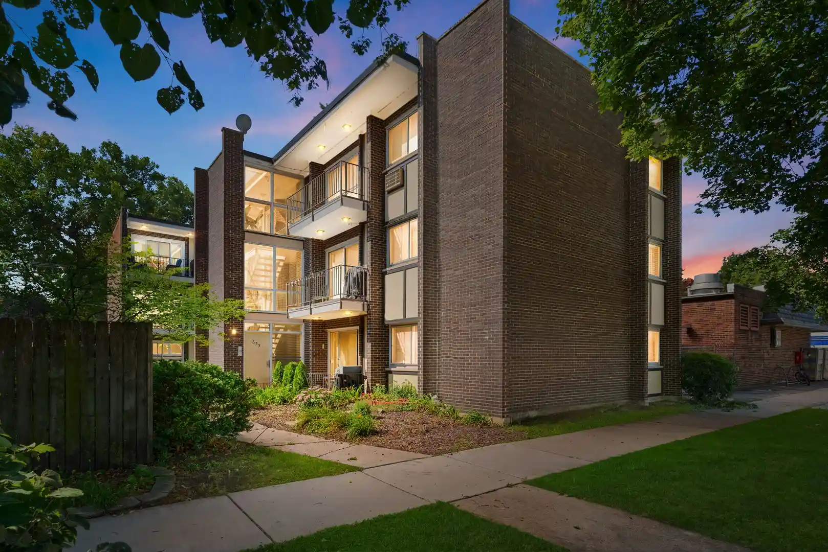 Listing Photo 1 - Condo for sale in 653 S Blvd located at 653 S Blvd, Oak Park, IL 60302 - Unit #101S