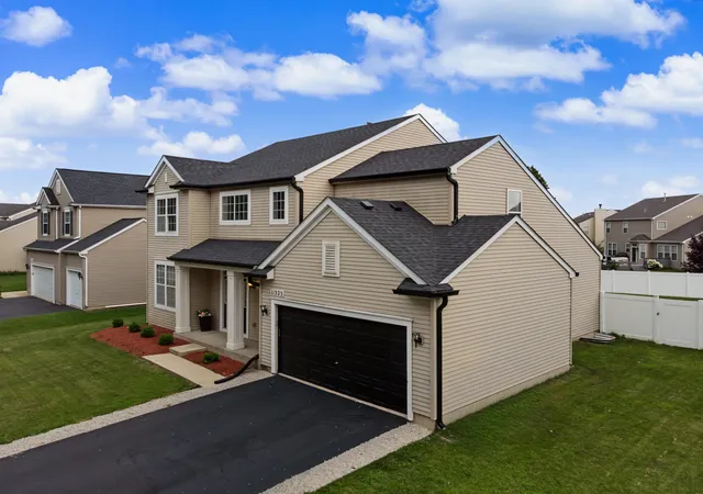 Photo 3 of Single family home for sale at 11323 Glenbrook Cir, Plainfield, IL 60585 | MLS# 12718241 | Listing updated on 2026-09-22