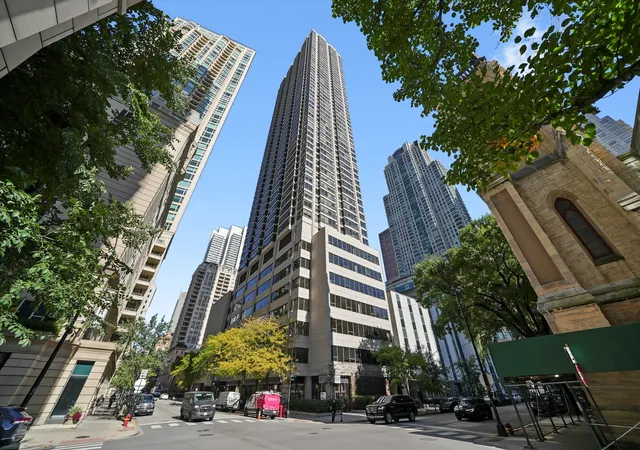 Listing Photo 2 - Condo for sale in building located at 30 E Huron St, Chicago, IL 60611 - Unit #3508