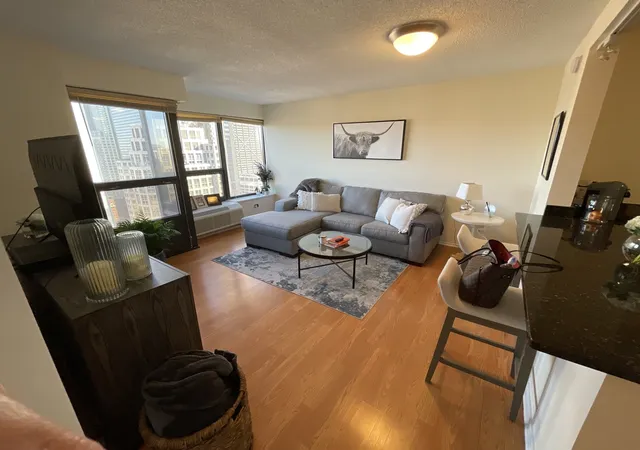 Listing Photo 4 - Condo for sale in building located at 30 E Huron St, Chicago, IL 60611 - Unit #3508