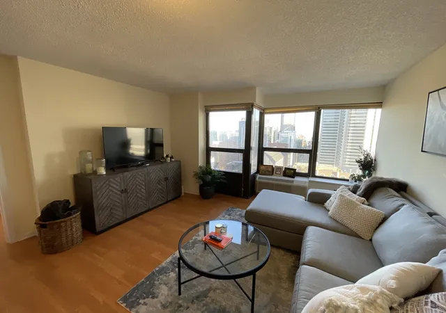 Listing Photo 5 - Condo for sale in building located at 30 E Huron St, Chicago, IL 60611 - Unit #3508