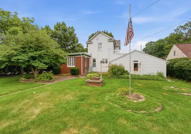 Photo 4 of Single family home for sale at 1854 27th Street, Moline, IL 61265 | MLS# 12718427 | Listing updated on 2026-10-07