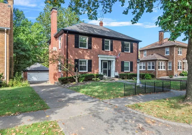 Photo 2 of Single family home for sale at 417 S Westlawn Ave, Decatur, IL 62521 | MLS# 12718463 | Listing updated on 2026-09-14