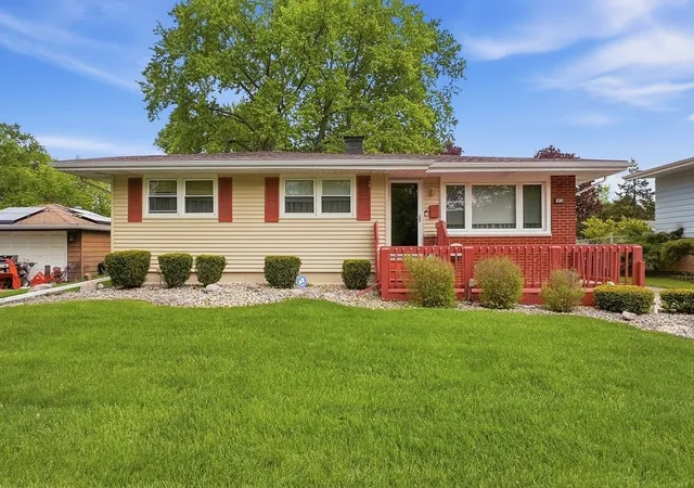 Photo 1 of Single family home for sale at 18833 Park Ave, Lansing, IL 60438 | MLS# 12718639 | Listing updated on 2026-09-22
