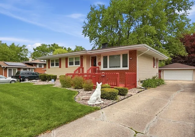 Photo 2 of Single family home for sale at 18833 Park Ave, Lansing, IL 60438 | MLS# 12718639 | Listing updated on 2026-09-22