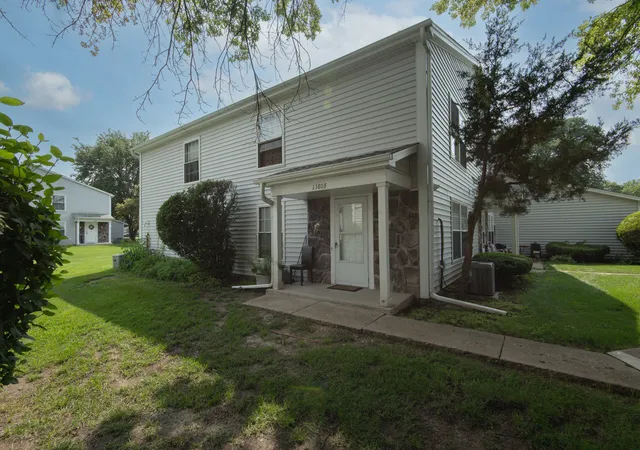 Condo for sale at 1380 N Glen Cir #B, Aurora, IL 60506 | MLS# 12718640