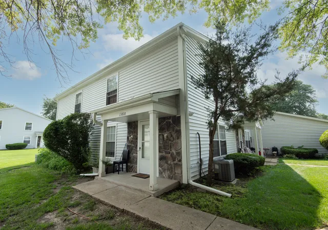 Photo 2 of Condo for sale at 1380 N Glen Cir #B, Aurora, IL 60506 | MLS# 12718640 | Listing updated on 2026-09-26