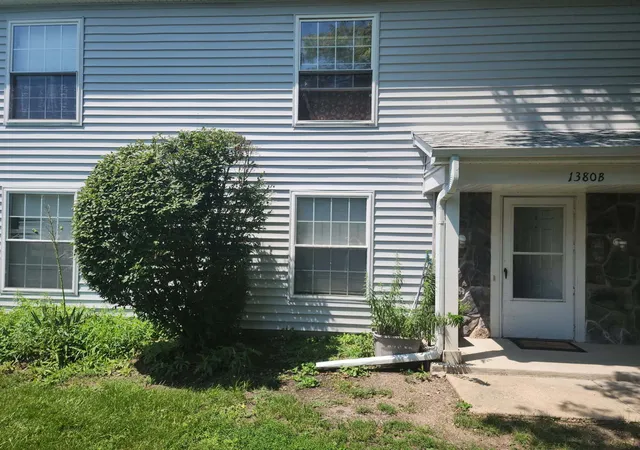 Photo 3 of Condo for sale at 1380 N Glen Cir #B, Aurora, IL 60506 | MLS# 12718640 | Listing updated on 2026-09-26
