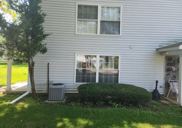 Photo 3 of Condo for sale at 1380 N Glen Cir #B, Aurora, IL 60506 | MLS# 12718640 | Listing updated on 2026-09-26