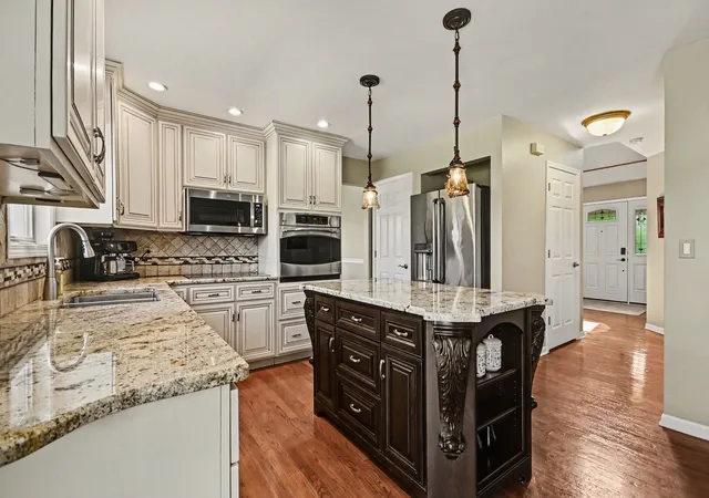 Photo 4 of Single family home for sale at 25308 W Sunderlin Rd, Plainfield, IL 60585 | MLS# 12718647 | Listing updated on 2026-09-13