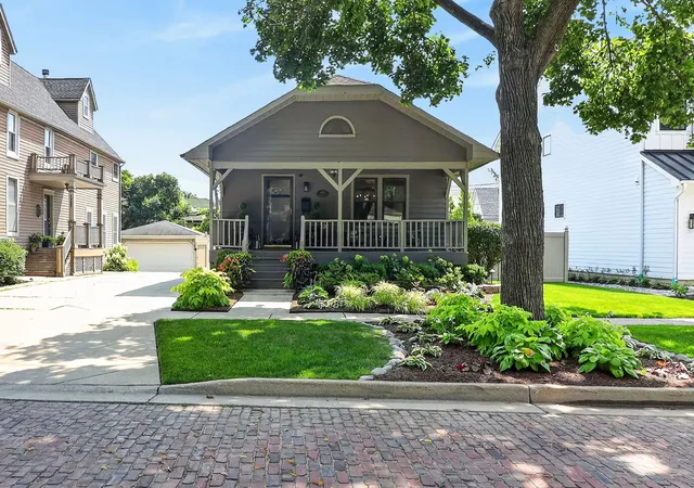 Photo 3 of Sale Pending at 4933 Middaugh Ave, Downers Grove, IL 60515 | MLS# 12718667 | Listing updated on 2026-09-10