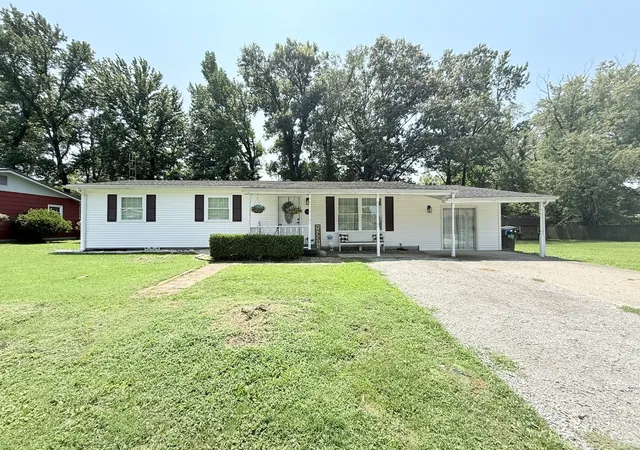 Photo 1 of Single family home for sale at 81 Dallas Dr, Harrisburg, IL 62946 | MLS# 12718673 | Listing updated on 2026-09-14
