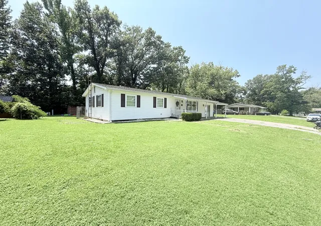 Photo 3 of Single family home for sale at 81 Dallas Dr, Harrisburg, IL 62946 | MLS# 12718673 | Listing updated on 2026-09-14