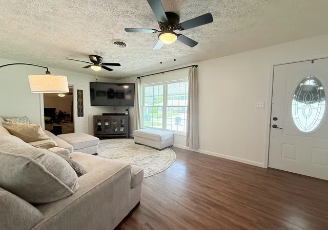 Photo 4 of Single family home for sale at 81 Dallas Dr, Harrisburg, IL 62946 | MLS# 12718673 | Listing updated on 2026-10-25