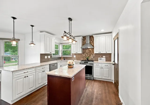 Photo 3 of Single family home for sale at 3985 Dorchester Ave, Gurnee, IL 60031 | MLS# 12719349 | Listing updated on 2026-09-15