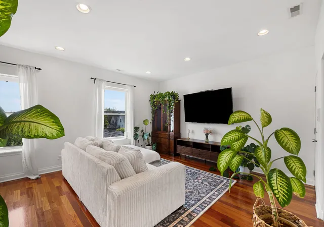 Photo 3 of Sale Pending at 3435 W Berteau Ave #3C, Chicago, IL 60618 | MLS# 12719528 | Listing updated on 2026-10-07