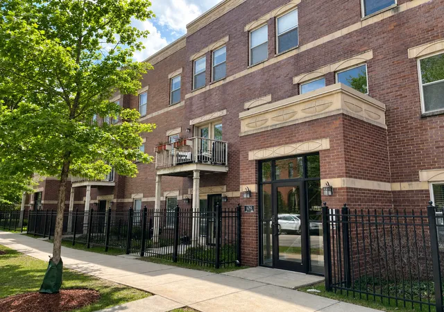 Condo for sale at 803 E 41st Street #1B, Chicago, IL 60653 | MLS# 12719543