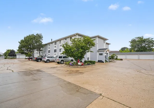 Photo 2 of Condo for sale at 3170 W Monroe St #212, Waukegan, IL 60085 | MLS# 12719640 | Listing updated on 2026-09-15