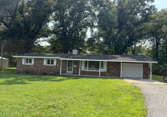 Photo 1 of Sale Pending at 715 State St, Eldorado, IL 62930 | MLS# 12719824 | Listing updated on 2026-10-10