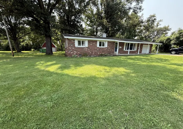 Photo 2 of Sale Pending at 715 State St, Eldorado, IL 62930 | MLS# 12719824 | Listing updated on 2026-10-10