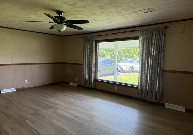 Photo 3 of Sale Pending at 715 State St, Eldorado, IL 62930 | MLS# 12719824 | Listing updated on 2026-10-10