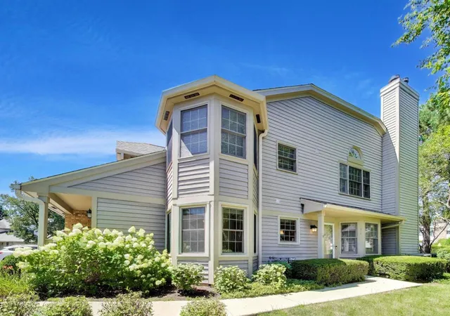 Photo 1 of Condo for sale at 3278 N Carriageway Dr #0, Arlington Heights, IL 60004 | MLS# 12719999 | Listing updated on 2026-09-14