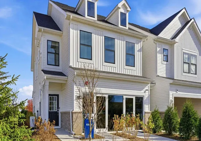Photo 1 of Sale Pending at 2033 Palmer Ct #4001, Hoffman Estates, IL 60169 | MLS# 12720166 | Listing updated on 2026-09-22
