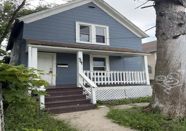Photo 1 of Single family home for sale at 557 Oak St, Waukegan, IL 60085 | MLS# 12720489 | Listing updated on 2026-10-07