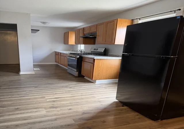 Photo 3 of Single family home for sale at 557 Oak St, Waukegan, IL 60085 | MLS# 12720489 | Listing updated on 2026-10-07