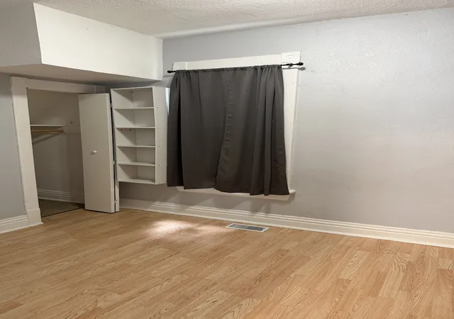 Photo 4 of Single family home for sale at 557 Oak St, Waukegan, IL 60085 | MLS# 12720489 | Listing updated on 2026-10-07