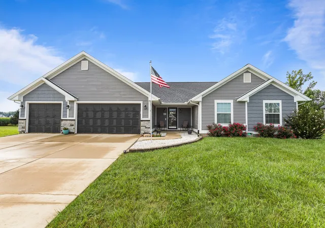 Photo 1 of Single family home for sale at 307 Horseshoe Dr, Philo, IL 61864 | MLS# 12721074 | Listing updated on 2026-09-15