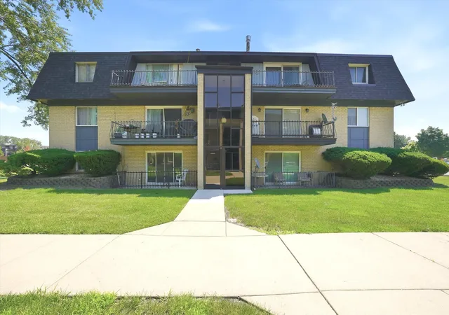 Photo 1 of Condo for sale at 11132 S 84th Avenue #3B, Palos Hills, IL 60465 | MLS# 12721291 | Listing updated on 2026-09-14
