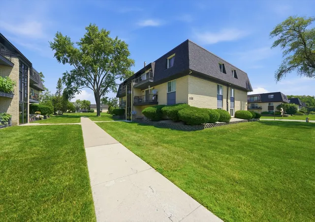 Photo 2 of Condo for sale at 11132 S 84th Avenue #3B, Palos Hills, IL 60465 | MLS# 12721291 | Listing updated on 2026-09-14