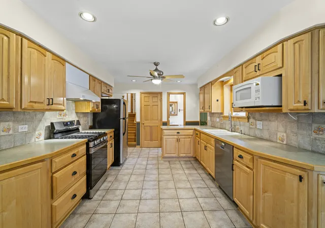 Photo 2 of Single family home for sale at 421 N Elm St, Itasca, IL 60143 | MLS# 12721533 | Listing updated on 2026-09-15
