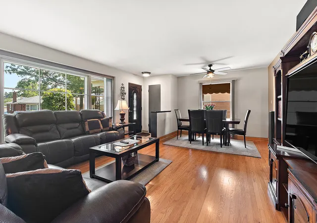 Photo 4 of Sale Pending at 1916 Manchester Ave, Westchester, IL 60154 | MLS# 12721751 | Listing updated on 2026-09-30