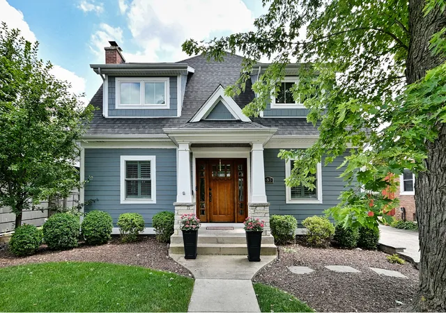 Photo 1 of Single family home for sale at 685 S Saylor Ave, Elmhurst, IL 60126 | MLS# 12722048 | Listing updated on 2026-09-15