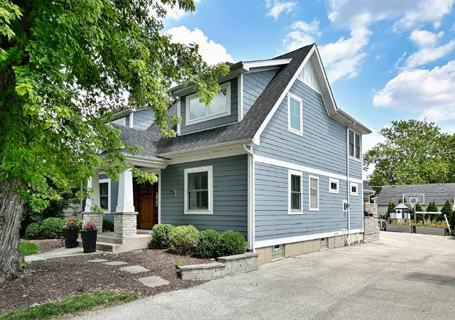Photo 3 of Single family home for sale at 685 S Saylor Ave, Elmhurst, IL 60126 | MLS# 12722048 | Listing updated on 2026-09-15