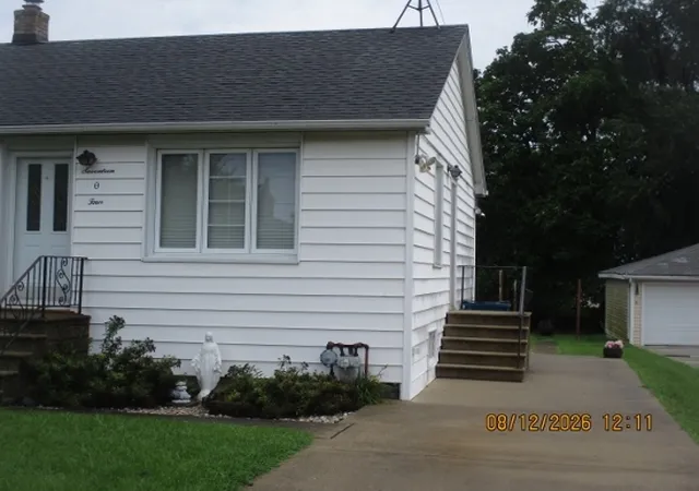 Photo 3 of Single family home for sale at 1704 Cora St, Crest Hill, IL 60403 | MLS# 12722556 | Listing updated on 2026-09-15