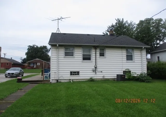 Photo 4 of Single family home for sale at 1704 Cora St, Crest Hill, IL 60403 | MLS# 12722556 | Listing updated on 2026-09-15
