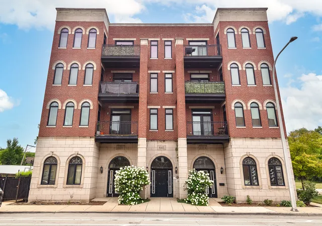 Condo for sale at 641 E Pershing Ave #301, Chicago, IL 60653 | MLS# 12722570