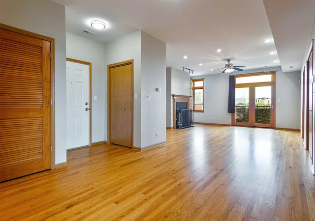 Listing Photo 4 - Condo for sale in building located at 641 E Pershing Ave, Chicago, IL 60653 - Unit #301