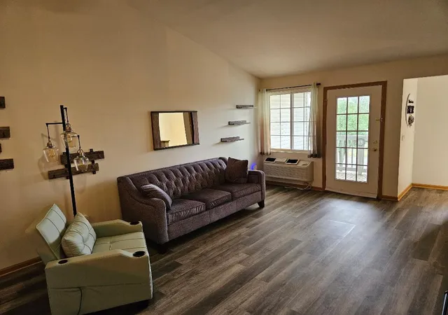 Listing Photo 5 - Condo for sale in building located at 329 Silverstone Dr, Carpentersville, IL 60110 - Unit #329