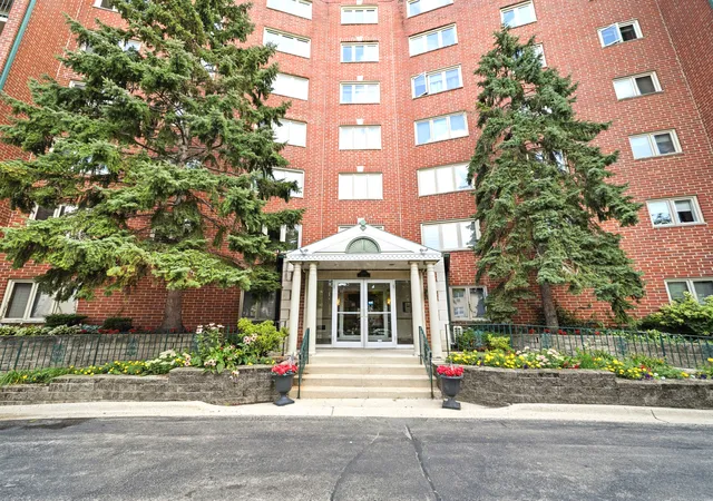 Photo 2 of Sale Pending at 8580 W Foster Ave #706, Norridge, IL 60706 | MLS# 12723286 | Listing updated on 2026-09-13