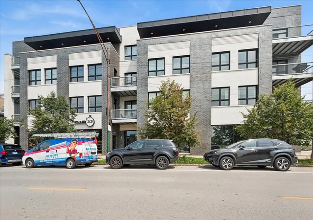 Photo 2 of Condo for sale at 1317 N Larrabee St #401, Chicago, IL 60610 | MLS# 12723464 | Listing updated on 2026-09-14