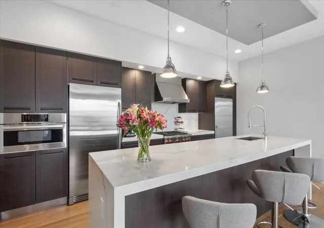 Listing Photo 4 - Condo for sale in building located at 1317 N Larrabee St, Chicago, IL 60610 - Unit #401